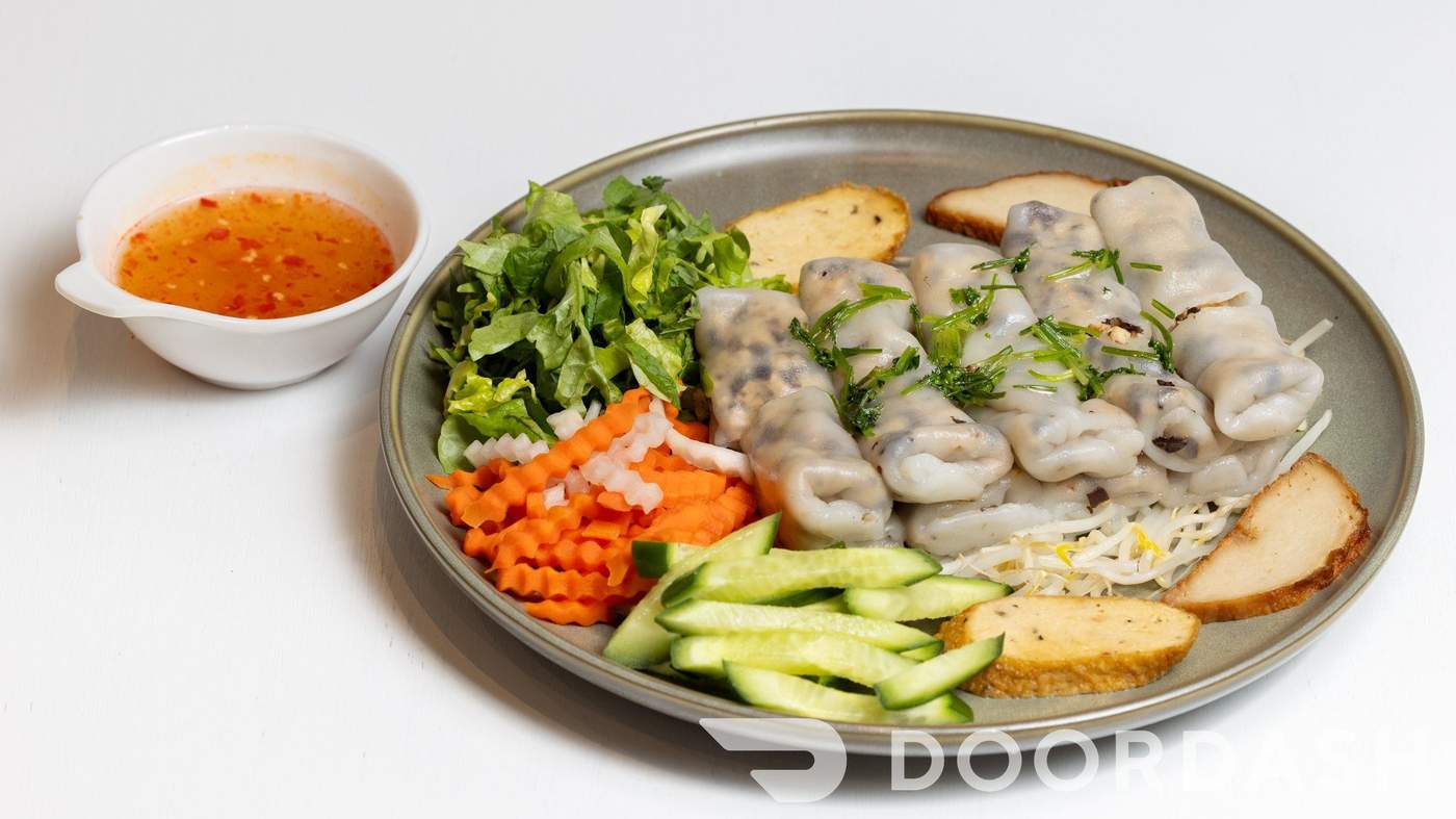 Stuffed Rice Noodle Plate